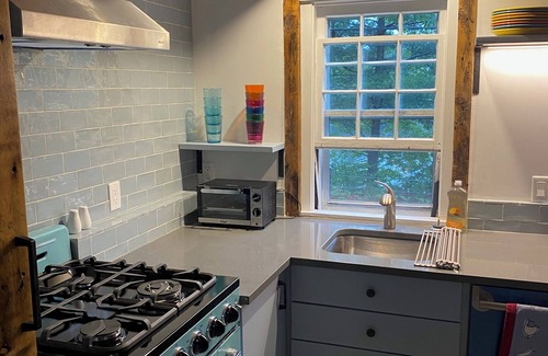 Martins River Cottage | The Cooperage: Renovated historic cottage on river