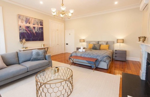 Deakin House | The Cortile - Hidden luxurious gem in the Port of Echuca -