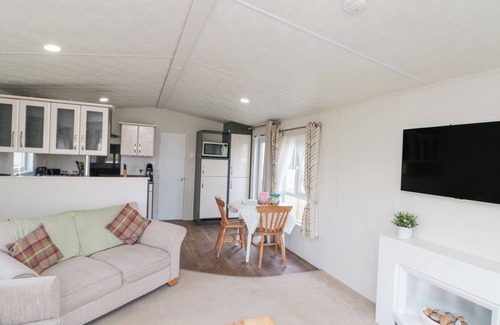 Thirsk Cottage | THE COSY CARAVAN, pet friendly, with a garden in Thirsk