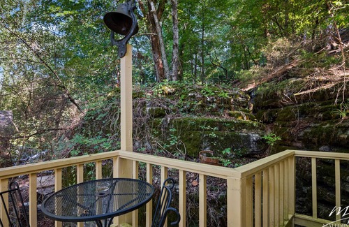 Eureka Springs Historic District Cottage | The Cottage at The 1883 Peabody House