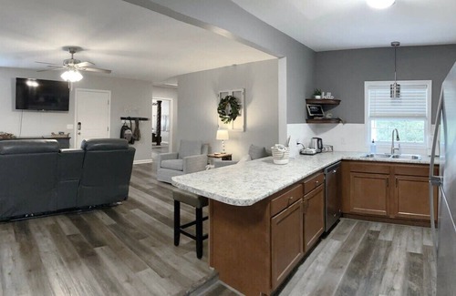 Statesboro House | The Cottage House - Family Friendly, Close to GSU!
