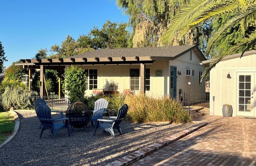 Ranchos Del Sol Cottage | The Cottage @ Ray Road Farm