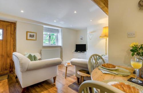Winchcombe House | The Cottage - Vineyard Street