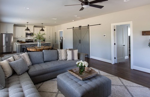 Ledbetter House | The Cottages at Turkey Creek - 'The Cozy Cottage' - 12 minutes from Round Top!
