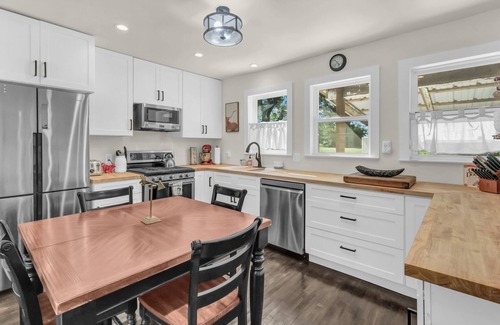 Bouvet Island House | The Country Cottage - Family Friendly Home just minutes from Weatherford!