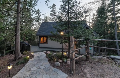 Powassan Cabin | The Couples Cabin at Upper Garden Nature Retreat