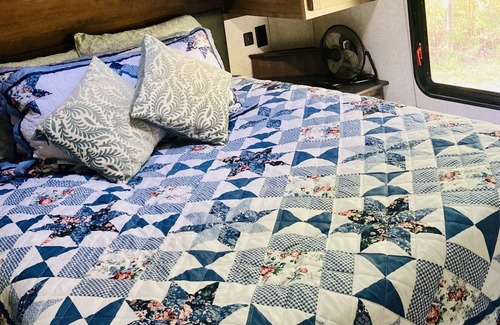 Fleming House | The Cozy Keystone RV on the Farm, Pet Friendly!