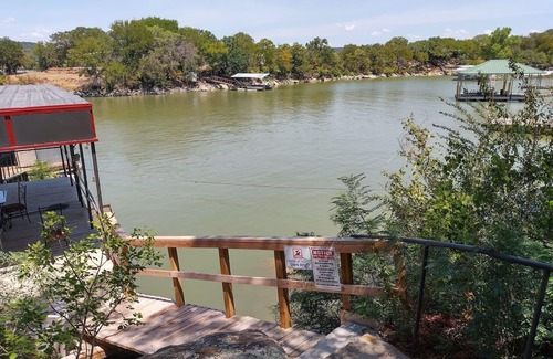 Palo Pinto House | 🎣 The Crappie House — Lakefront Getaway on Lake Palo Pinto by Reel Life Rentals