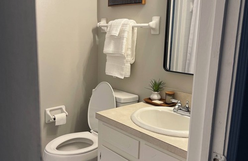 Hoover Condo | The Crest, a cozy 2-bedroom condo for your family to enjoy.