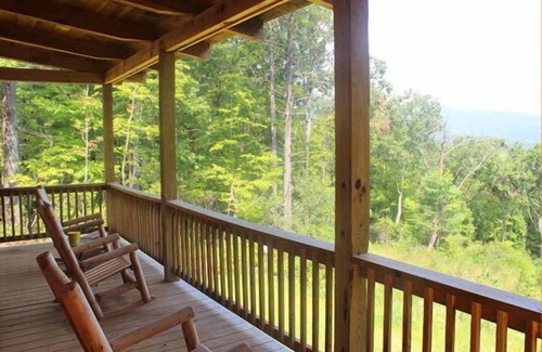 Stanardsville Cabin | The Crooked Oak | 3 Bed, 2 Bath