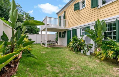 Christiansted Apartment | The Crucian Queen - Walkable - AC - Outdoor Shower