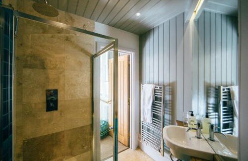 Whitechapel Hotel | The Culpeper Bedrooms