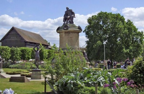 Stratford-upon-Avon Cottage | THE DAIRY, family friendly, with a garden in Clifford Chambers