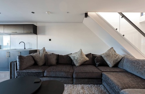 Selby House | The Deer View luxury, cosy stay in rural setting surrounded by natural farm land