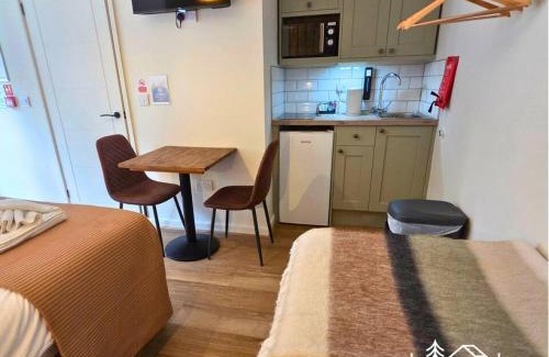 New Forest District Apartment | The Distinguished Squirrel - Room 4 - New Forest