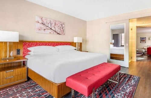 West End Hotel | The District, a Hilton Club - Two Bedroom (Lock-off) - 2LX