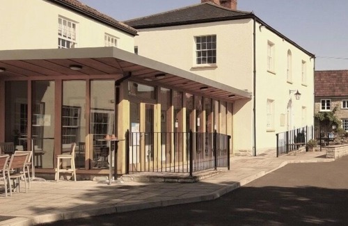 Curry Rivel Hotel | The Drayton Crown