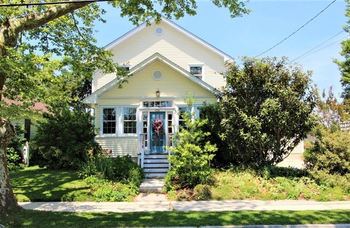 Village Green House | The Duck Pond Cottage presented by Homestead Real Estate!