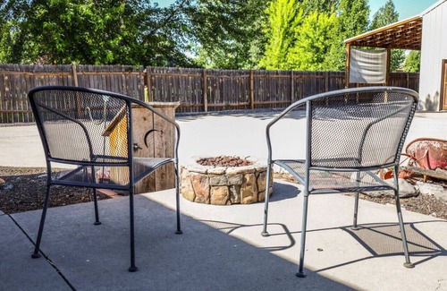 Klamath Falls House | The Dutch House Family Hideaway