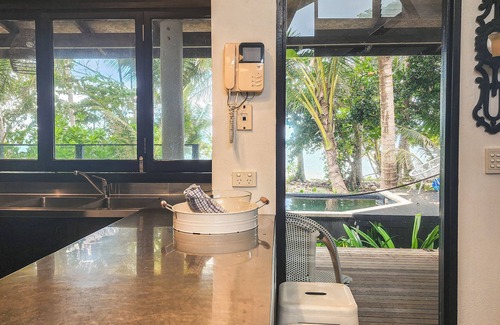 Newell House | The Edge 13 Marine Parade, Newell Beach QLD 4873