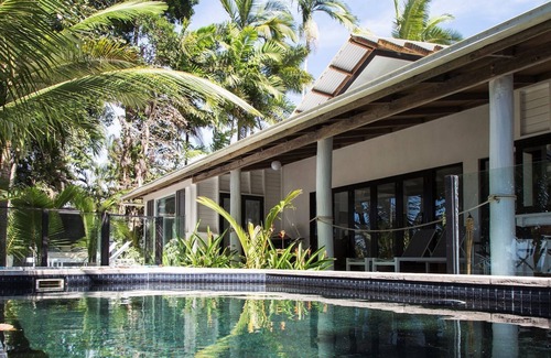 Newell House | The Edge 13 Marine Parade, Newell Beach QLD 4873