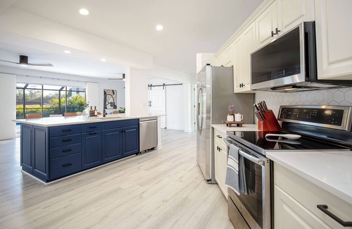 Palm River Estates House | "The Edition" HEATED Pool/Spa, 10 min to Beach, Mercato, Naples Park, Sleeps 10