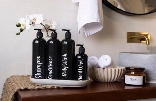 Orange Apartment | The Elm Apartments - The Green Room