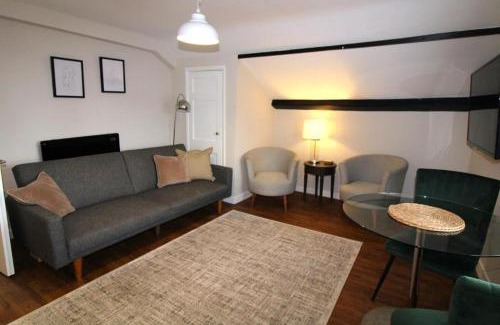 Basingstoke Apartment | The Eves Short-stays