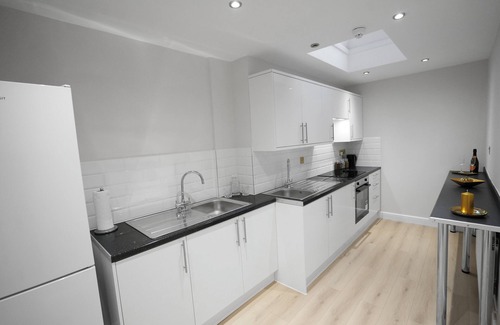 Luton House | The Falcons Nest Luton Airport