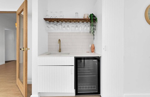Rosebud House | The Family Beachside Escape HOUSE & GUEST HOUSE by Ready Set Stay- Pool, Linen