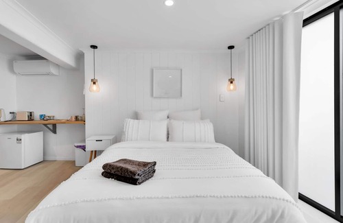 Rosebud Apartment | The Family Beachside Escape by Ready Set Stay - GUEST HOUSE