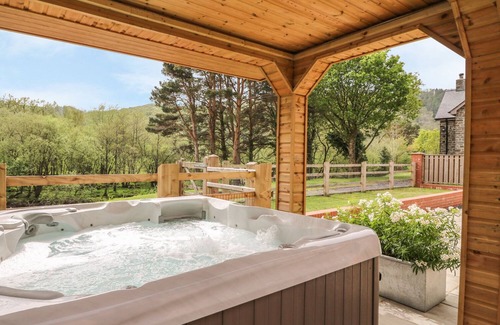 Glandyfi Cottage | The Farmhouse
