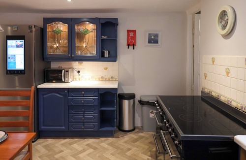 Colyton House | THE FERNERY, family friendly, character holiday cottage in Colyton