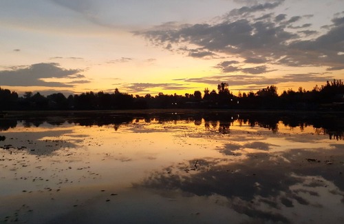 Dal Lake Hotel | The Floating Heritage Group