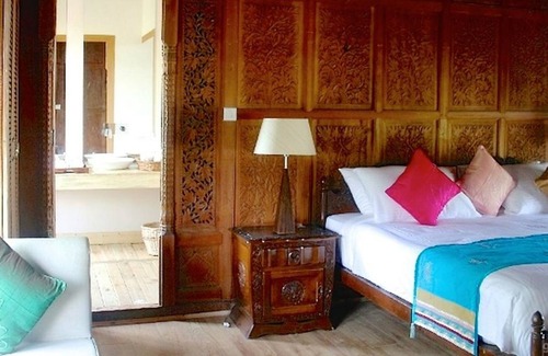 Dal Lake Hotel | The Floating Heritage Group