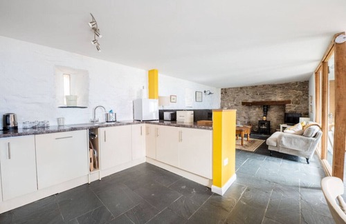 Tenby House | The Forge · St Davids Hideaway with Roll-top Bath & Log Burner