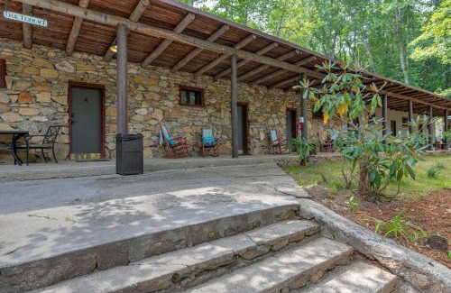 Waynesville Apartment | The Furry Lodge Suite 5