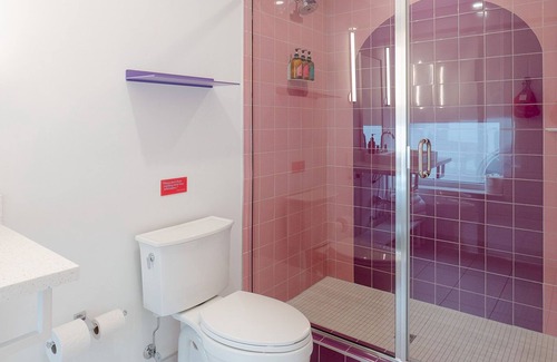 East Hill Hotel | The Gallatin Cozy Full 313, Close to Downtown