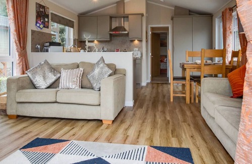 Amroth Ski Chalet | The Garnwen Lodge in the beautiful Narberth