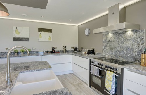 Richmond House | THE GATE HOUSE, pet friendly, character holiday cottage in Barton