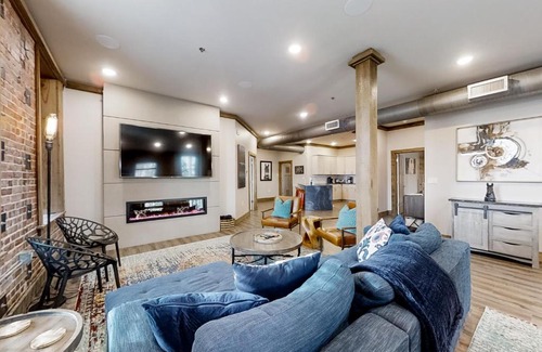 Hot Springs Hotel | The Gatsby Loft