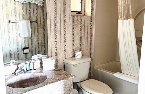 Lake George Hotel | The Georgian Lakeside Resort