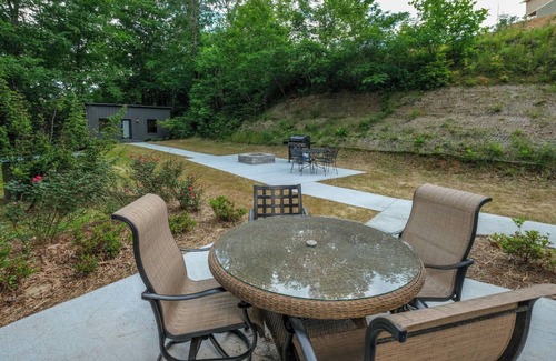 Gatlinburg Cabin | The Glades Escape - Ask About Free Attraction Tickets!
