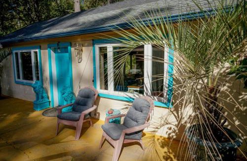 Grass Valley House | The Gold heart of Grass Valley w outdoor bathtub