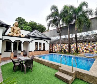 Balibago Villa | The Golden Buddha Villa