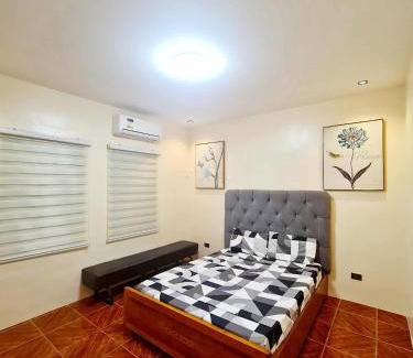 Balibago Villa | The Golden Buddha Villa