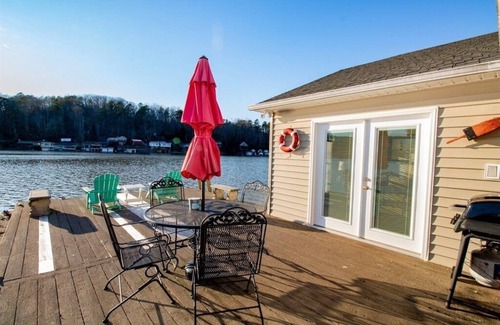 Lynn Cabin | The Good House -Lake Lanier Lakefront, Canoe/Kayak