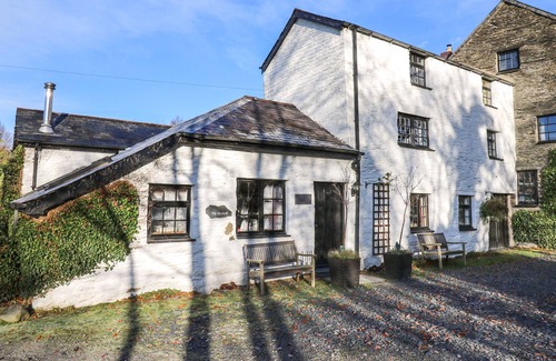 Machynlleth Cottage | THE GRANARY, family friendly, with open fire in Machynlleth