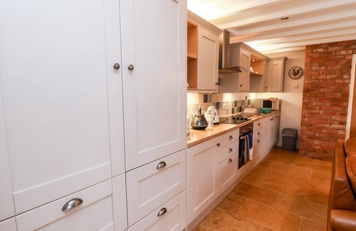 Askham Apartment | THE GRANARY, pet friendly, with a garden in Askham