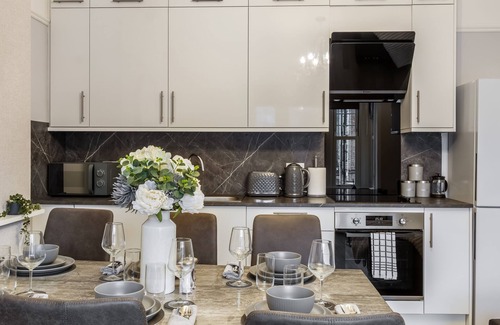 Edgware Apartment | The Grand Edwardian 3 Bedroom Apartment